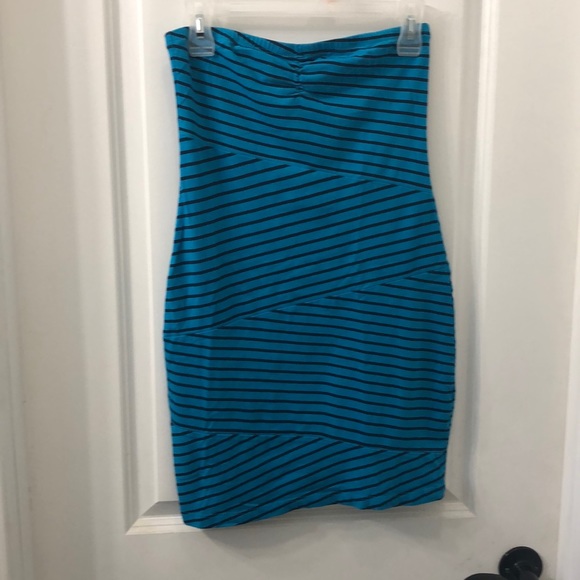 Halter dress - Picture 1 of 3